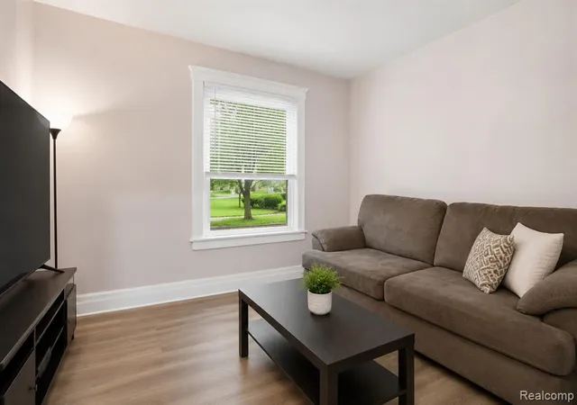 5th image of 5644 Hartford St, Detroit, MI 48210 1422 | MLS# 61003734