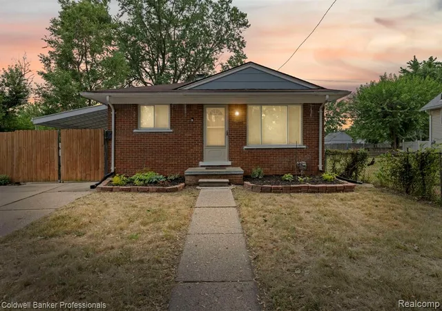 Photo 2 of Sale Pending at 400 E George Ave, Hazel Park, MI 48030 | MLS# 61016969 | Listing updated on 2026-08-24