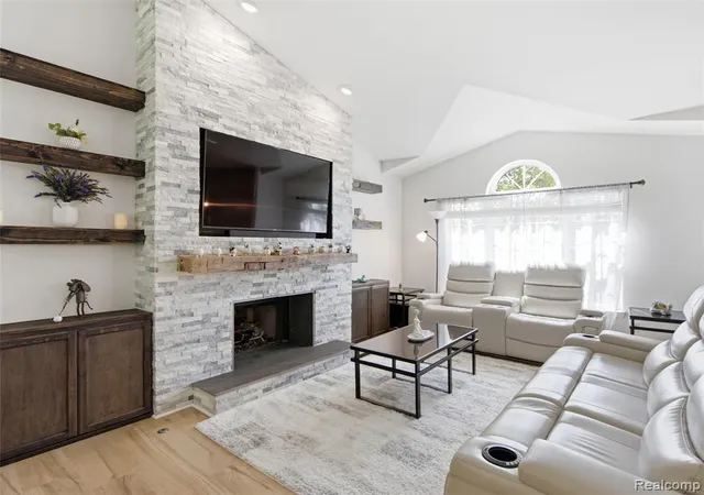 Photo 2 of Single family home for sale at 2694 Driftwood Dr, Waterford, MI 48329 4807 | MLS# 61025120 | Listing updated on 2026-09-13