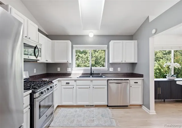 Photo 3 of Single family home for sale at 2694 Driftwood Dr, Waterford, MI 48329 4807 | MLS# 61025120 | Listing updated on 2026-09-16