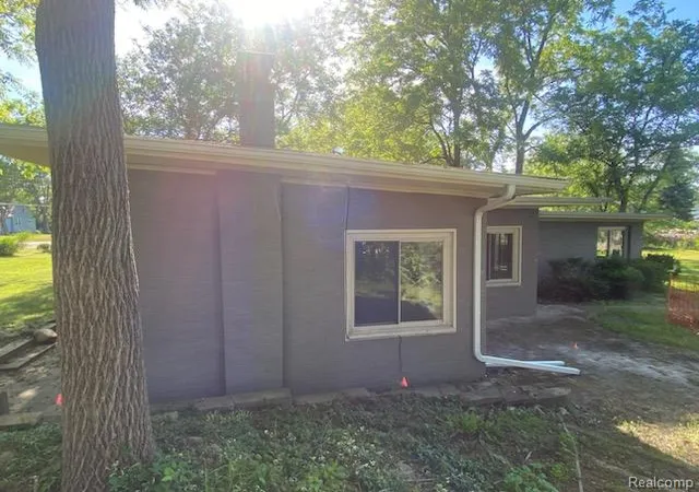 Homes for sale in Burton, MI | 1131 Kettering St, Burton, MI 48509 | MLS# 60999857