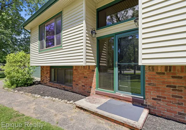Photo 3 of Single family home for sale at 51600 Shelby Rd, Utica, MI 48316 4146 | MLS# 61002715 | Listing updated on 2026-09-04