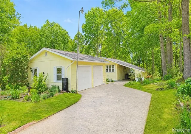 Homes for sale in Sanford, MI | 4840 N Flint Rd, Sanford, MI 48657 | MLS# 60999407