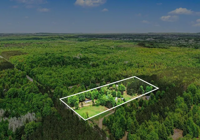 Homes for sale in Benzonia, MI | 6585 Wallaker Rd, Benzonia, MI 49616 | MLS# 80064300