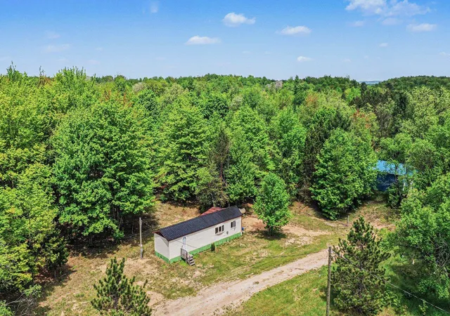 Homes for sale in Benzonia, MI | 6585 Wallaker Rd, Benzonia, MI 49616 | MLS# 80064300