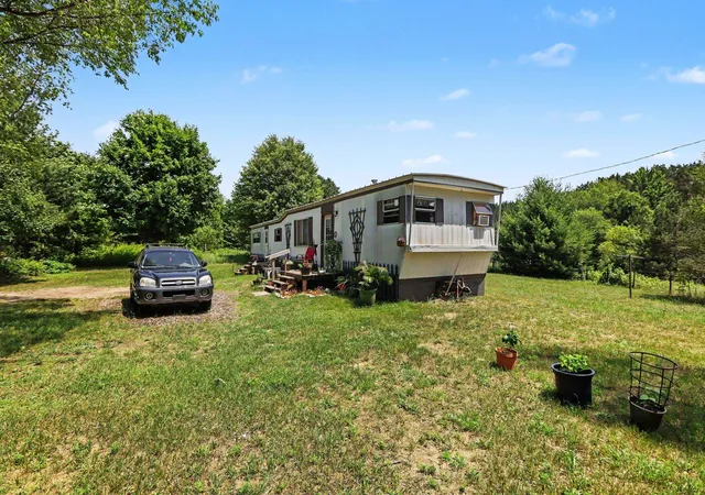 Homes for sale in Benzonia, MI | 6585 Wallaker Rd, Benzonia, MI 49616 | MLS# 80064300
