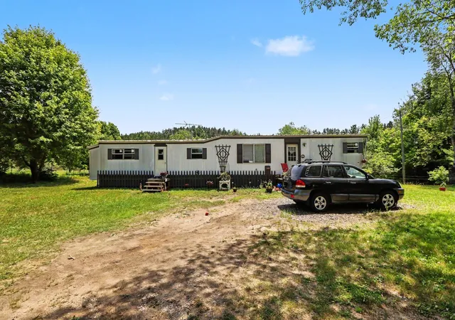 Homes for sale in Benzonia, MI | 6585 Wallaker Rd, Benzonia, MI 49616 | MLS# 80064300