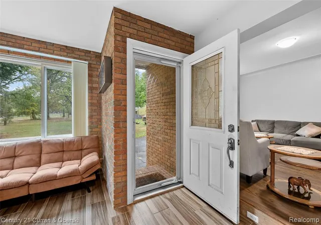 3rd image of 9207 Inkster Rd, Livonia, MI 48150 | MLS# 60979926