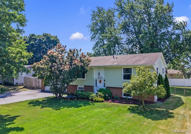 2nd image of 869 Seymour Lake Rd, Oxford, MI 48371 | MLS# 61018632
