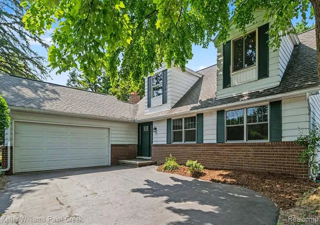 1st image of 2711 Armstrong Dr, Lake Orion, MI 48360 | MLS# 61021830