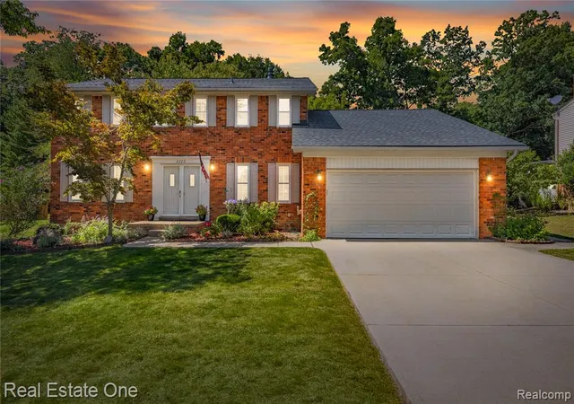 Photo 1 of Sale Pending at 2222 Carpathian Dr, West Bloomfield, MI 48324 1305 | MLS# 61025016 | Listing updated on 2026-09-13