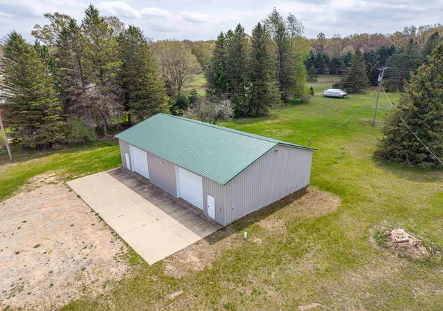 3rd image of 7076 E Townline Lake Rd, Harrison, MI 48625 | MLS# 50209076