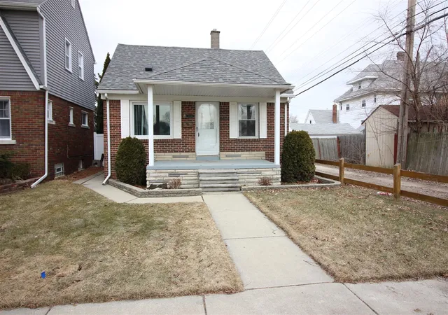 Homes for sale in Wyandotte, MI | 1028 Mollno St, Wyandotte, MI 48192 | MLS# 70508581