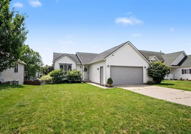 Photo 1 of Sale Pending at 3014 Stonewood St, Grand Rapids, MI 49504 | MLS# 70541072 | Listing updated on 2026-06-30