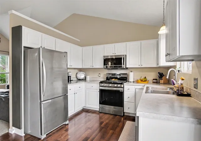 Photo 3 of Sale Pending at 3014 Stonewood St, Grand Rapids, MI 49504 | MLS# 70541072 | Listing updated on 2026-06-30