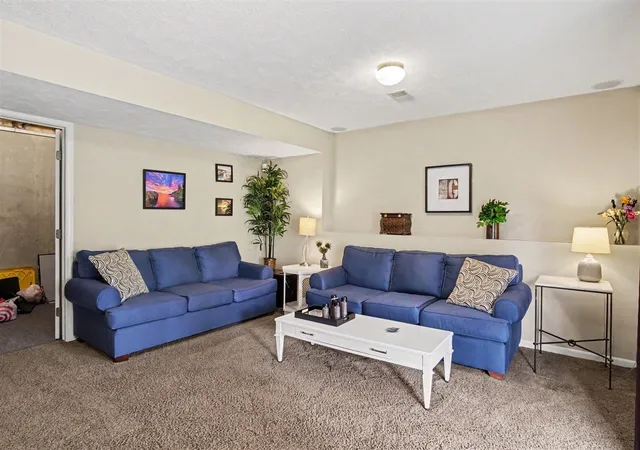 Photo 4 of Sale Pending at 3014 Stonewood St, Grand Rapids, MI 49504 | MLS# 70541072 | Listing updated on 2026-06-30