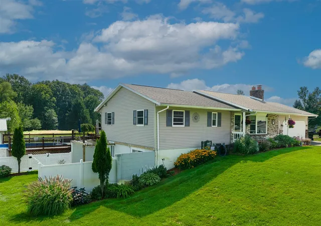 Photo 2 of Sale Pending at 2439 W Lakewood Rd, Whitehall, MI 49461 | MLS# 70555377 | Listing updated on 2026-09-01
