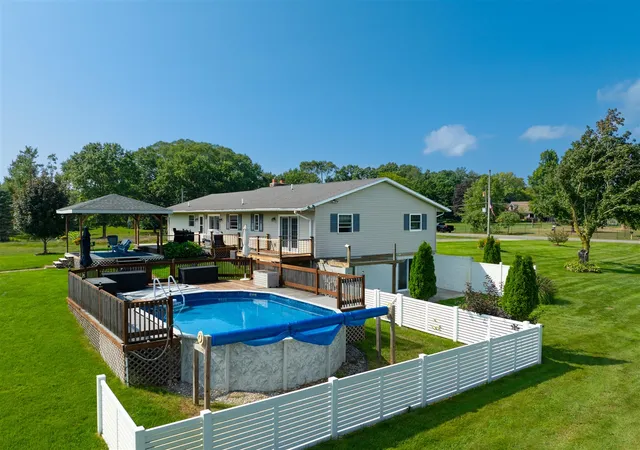 Photo 3 of Sale Pending at 2439 W Lakewood Rd, Whitehall, MI 49461 | MLS# 70555377 | Listing updated on 2026-09-01