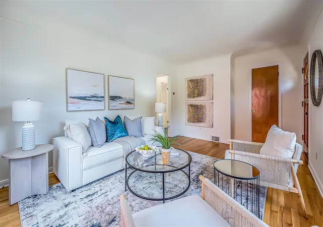 Photo 3 of Single family home for sale at 812 Duncan St, Ann Arbor, MI 48103 | MLS# 70500238 | Listing updated on 2025-10-22