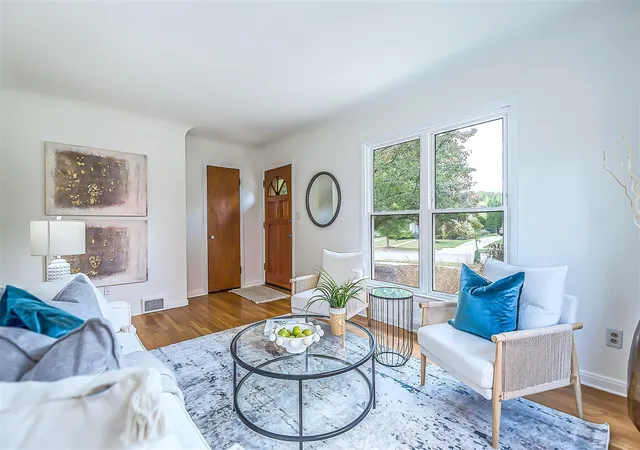 Photo 3 of Single family home for sale at 812 Duncan St, Ann Arbor, MI 48103 | MLS# 70500238 | Listing updated on 2025-10-22