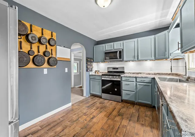 Photo 4 of Sale Pending at 6235 Rowley Blvd, Waterford, MI 48329 3254 | MLS# 61024719 | Listing updated on 2026-09-12