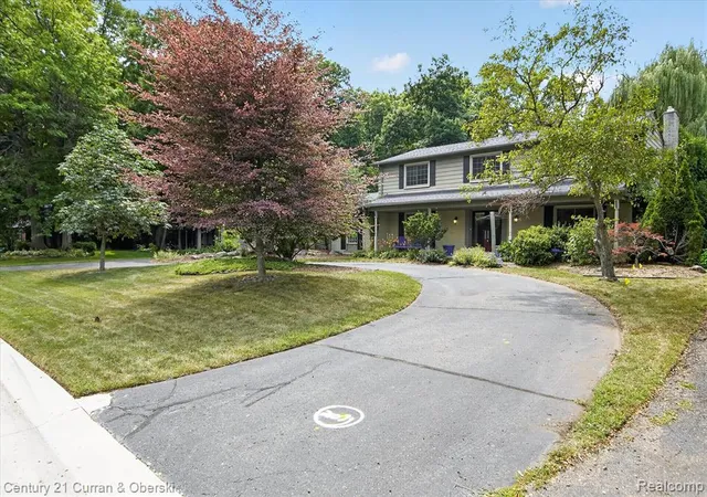 Photo 1 of Sale Pending at 30557 Woodstream Dr, Farmington Hills, MI 48334 | MLS# 61017140 | Listing updated on 2026-09-05