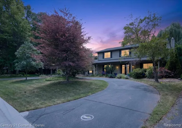 Photo 2 of Sale Pending at 30557 Woodstream Dr, Farmington Hills, MI 48334 | MLS# 61017140 | Listing updated on 2026-09-05
