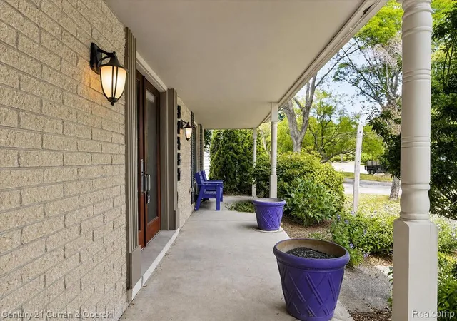 Photo 4 of Sale Pending at 30557 Woodstream Dr, Farmington Hills, MI 48334 | MLS# 61017140 | Listing updated on 2026-09-05