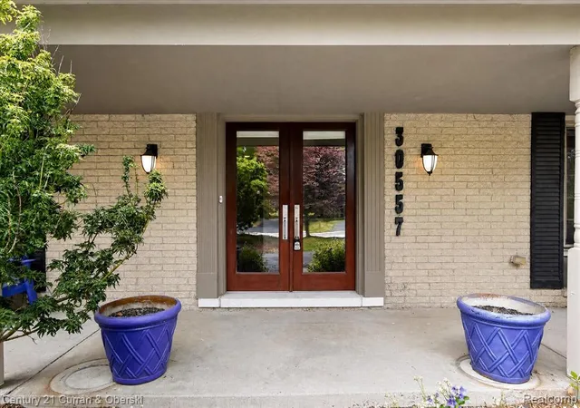 Photo 5 of Sale Pending at 30557 Woodstream Dr, Farmington Hills, MI 48334 | MLS# 61017140 | Listing updated on 2026-09-05