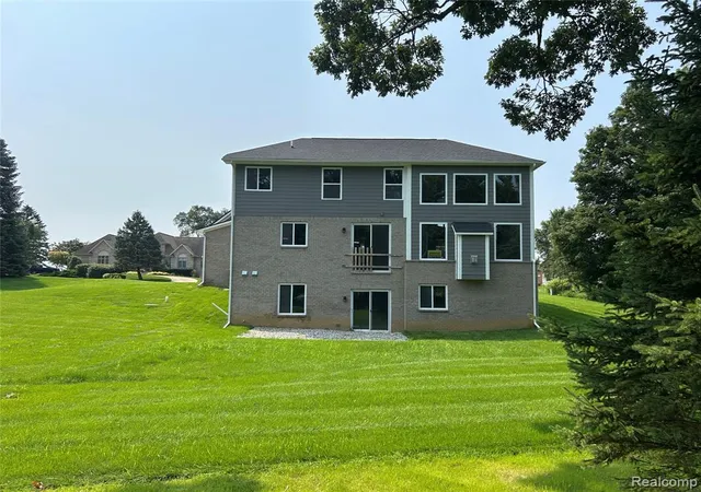 Photo 3 of Single family home for sale at 688 Perthshire Ct, Highland, MI 48357 4742 | MLS# 61023558 | Listing updated on 2026-08-24