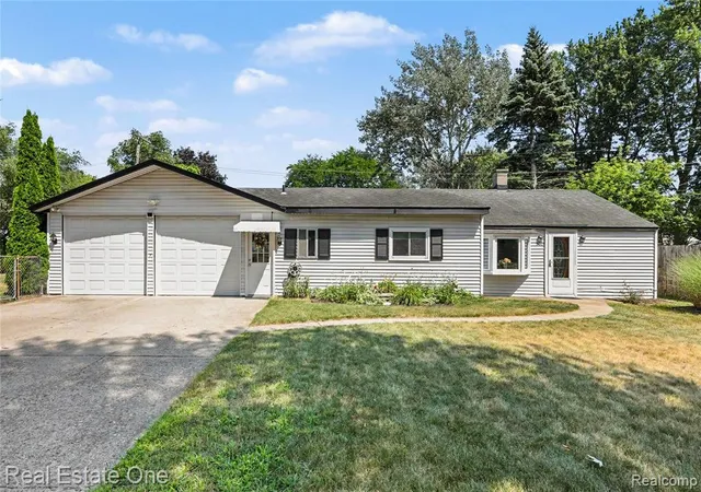2nd image of 3003 Longview Ave, Rochester Hills, MI 48307 | MLS# 61018770