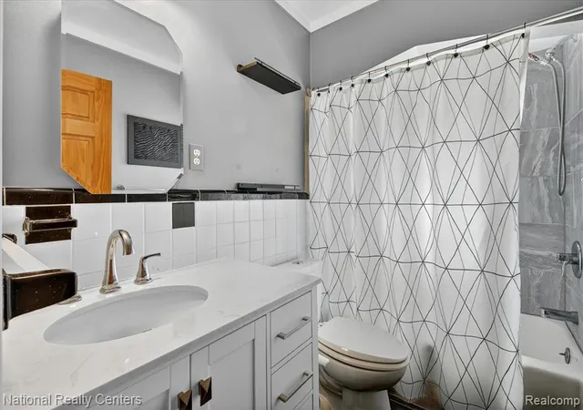 Photo 5 of Sale Pending at 2436 N Vermont Ave, Royal Oak, MI 48073 | MLS# 61018961 | Listing updated on 2026-08-16