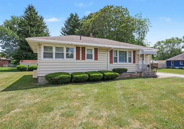 Photo 3 of Sale Pending at 4000 Mackinaw St, Saginaw, MI 48602 | MLS# 50211334 | Listing updated on 2026-06-20