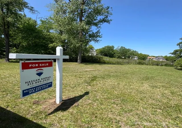 2nd image of 16126 Scenic View Dr, Linden, MI 48451 | MLS# 60989528