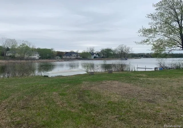 3rd image of 16126 Scenic View Dr, Linden, MI 48451 | MLS# 60989528