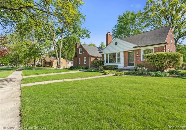2nd image of 21252 Huntington Ave, Harper Woods, MI 48225 | MLS# 60996465