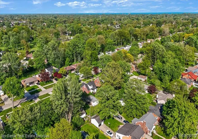 32nd image of 21252 Huntington Ave, Harper Woods, MI 48225 | MLS# 60996465