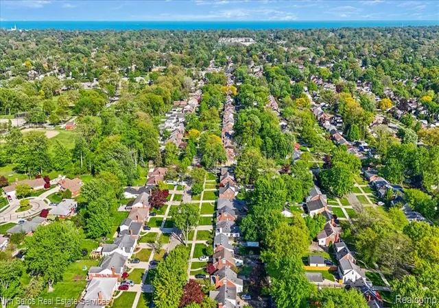 3rd image of 21252 Huntington Ave, Harper Woods, MI 48225 | MLS# 60996465