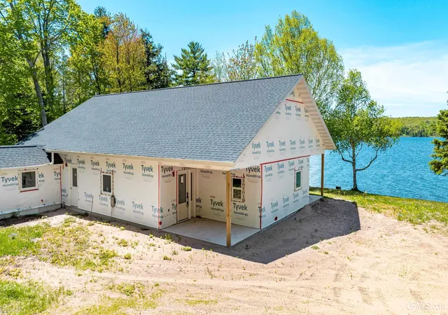 Photo 3 of Single family home for sale at 14098 Bayview Dr, Lanse, MI 49946 | MLS# 50204320 | Listing updated on 2026-09-04