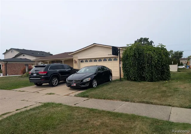 Photo 3 of Single family home for sale at 27072 Simone St, Dearborn Heights, MI 48127 | MLS# 61022252 | Listing updated on 2026-08-24