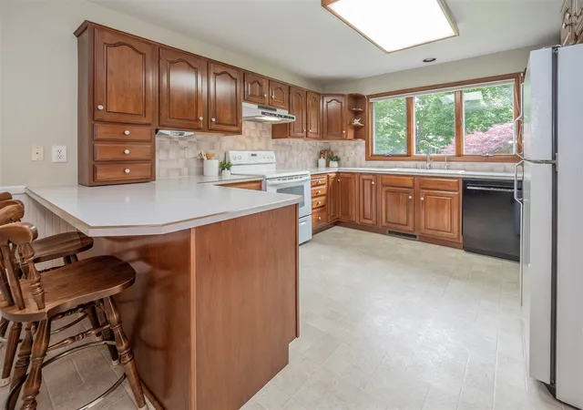 5th image of 6669 W H Ave, Kalamazoo, MI 49009 | MLS# 70541585