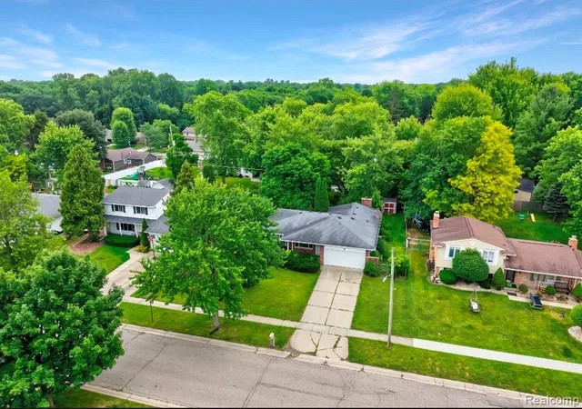 Homes for sale in Flushing, MI | 439 Windmill Point Dr, Flushing, MI 48433 | MLS# 61006237
