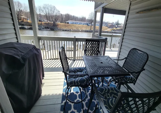 Homes for sale in Manistee, MI | 315 5Th Ave #19, Manistee, MI 49660 | MLS# 70524517