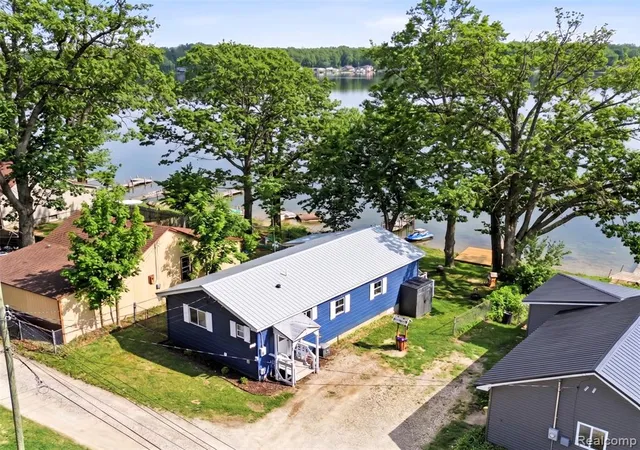 3rd image of 4168 Lakeview Dr, Attica, MI 48412 | MLS# 60990066