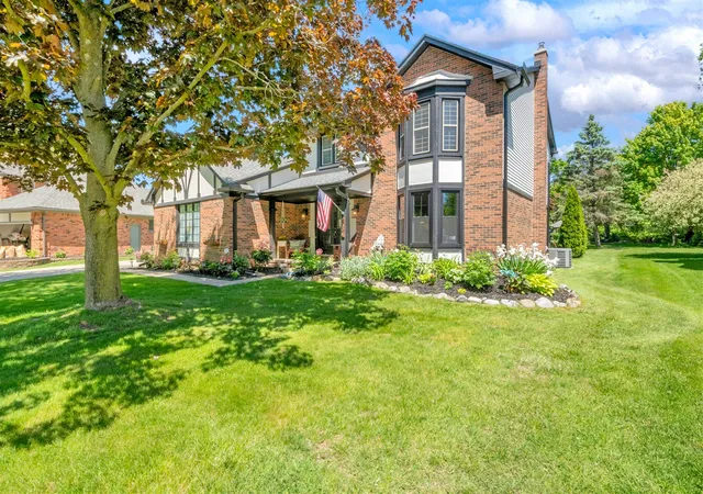 Photo 3 of Single Family Residence at 3394 Edmunton Dr, Rochester Hills, MI 48306 | MLS# 70535809 |  | Sold on 2026-07-06