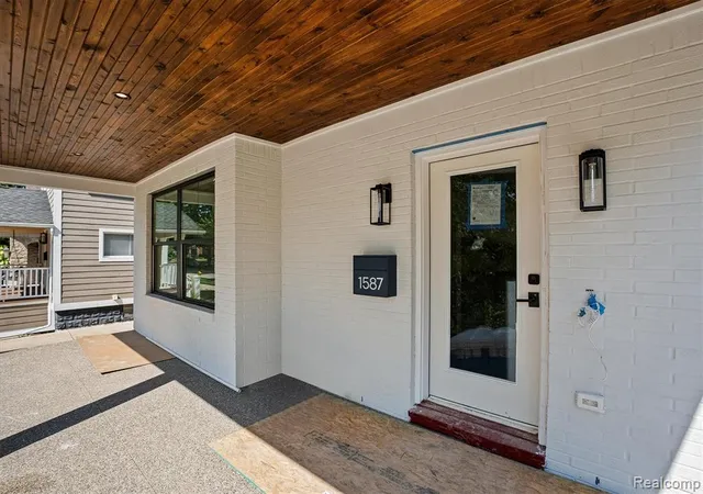 Photo 3 of Single family home for sale at 1587 S Bates St, Birmingham, MI 48009 | MLS# 61020025 | Listing updated on 2026-08-12