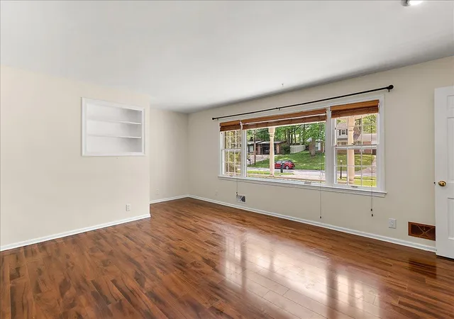 Homes for sale in Grand Rapids, MI | 4742 Curwood Ave, Grand Rapids, MI 49508 | MLS# 70534772