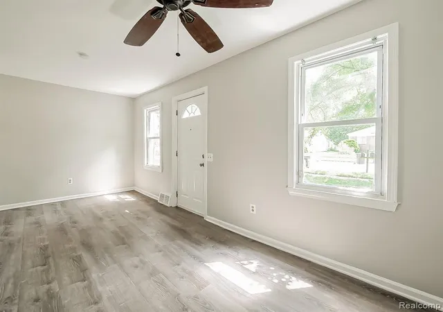 4th image of 19925 Deering St, Livonia, MI 48152 | MLS# 61010782