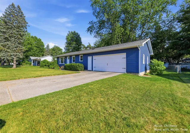 Homes for sale in Jenison, MI | 2048 Tulip Ln, Jenison, MI 49428 | MLS# 70543810
