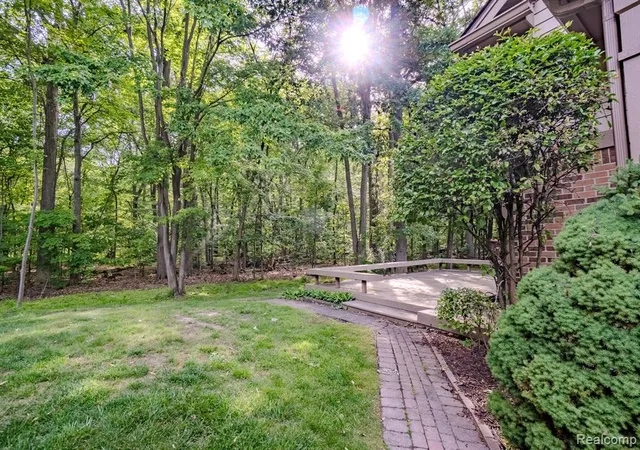 4th image of 5235 Royal Vale Ln, Dearborn, MI 48126